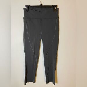 LULULEMON cropped leggings size 6 grey